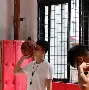 击败对手的队伍全场球迷振奋欢呼()