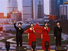 神奇一幕！球场上的精彩表演让人目不暇接()